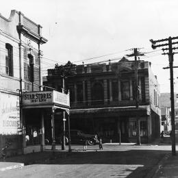 Children play outside Star Stores, below Thistle Hall, in the 1940s.