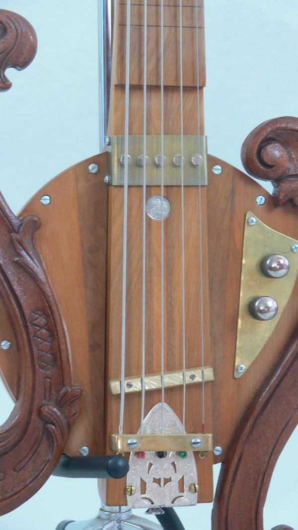 stringed instrument Mikel Durel